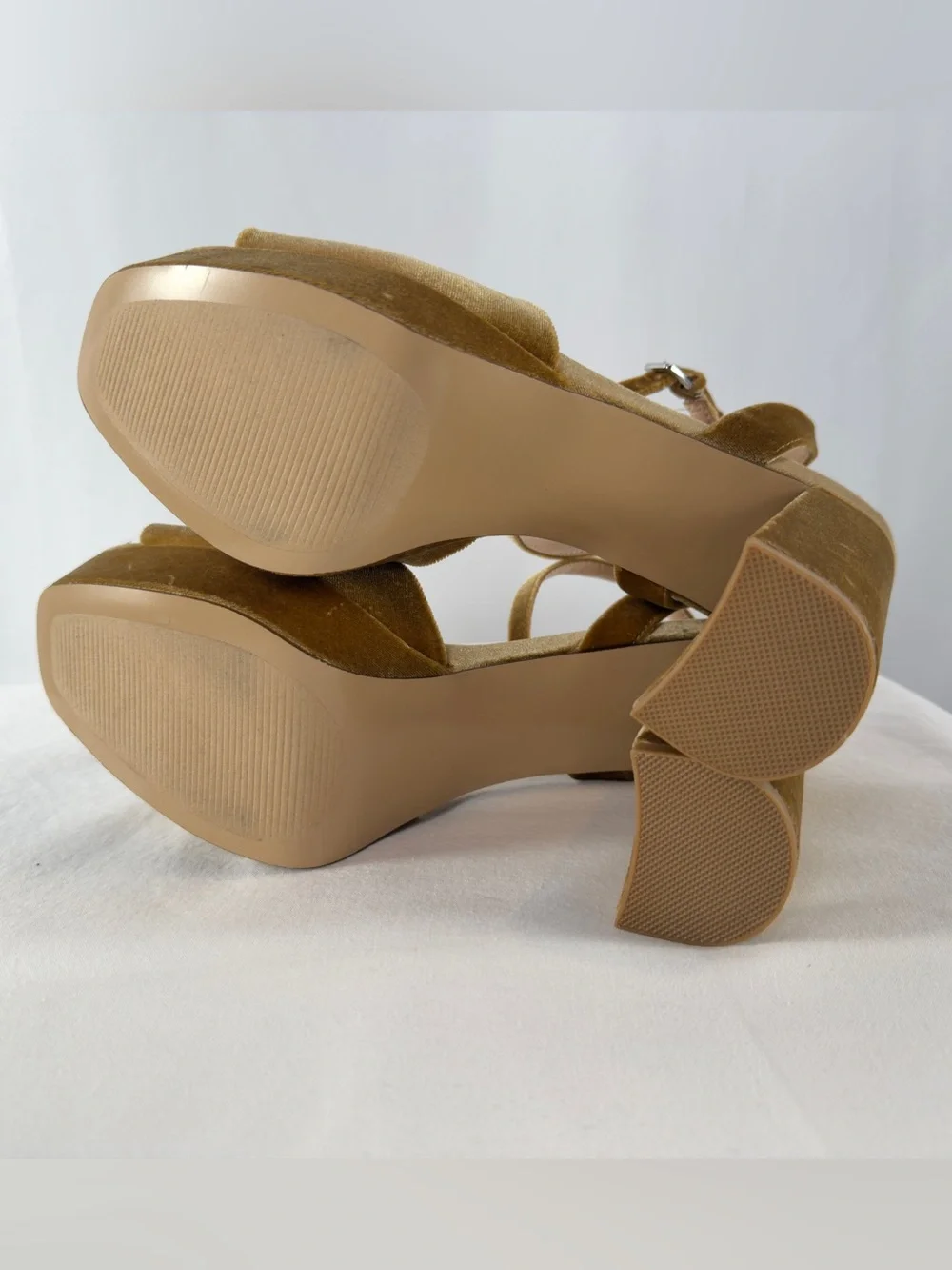 Steve Madden Lourdes Velvet Platform Sandals in Gold Size‎ 9.5